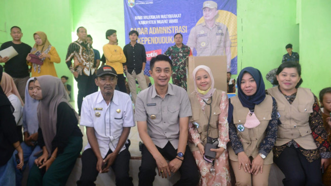 Perekam E- KTP, di Gedung Serbaguna Pondok Meja Kecamatan Mestong
