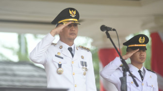 Penjabat Bupati Muaro Jambi, Bachyuni Deliansyah Irup HUT Kemerdekaan Republik Indonesia (RI) ke 78 di Lapangan Kantor Bupati Muaro Jambi,