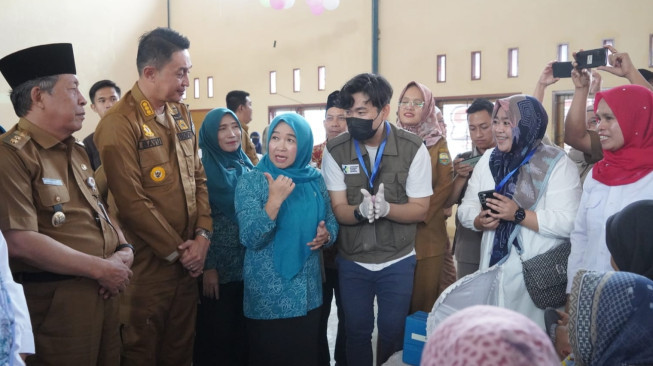 Hesnidar Haris dan Abdullah Sani Hadiri Gebyar Penimbangan Bayi Serentak di Kabupaten Muaro Jambi.