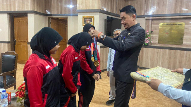Atlet Taekwondo Muaro Jambi, Raih Medali Emas Kejurnas Wilayah Dua Sumatera.