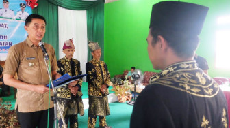 Bachyuni Saksikan Pengukuhan Pengurus LAMJ Desa Tanjung Baru, Ketuanya Diberi Gelar Adat Datuk Penghulu Muslimin