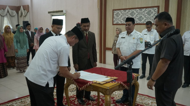 Budhi Hartono Lantik Pejabat Fungsional Pemkab Muaro Jambi