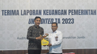 Pemkab Muaro Jambi Menyerahkan LKPD Unaudited Anggaran 2023