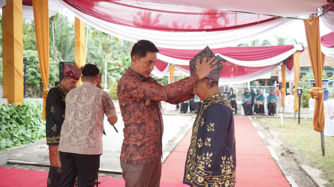 Datuk Penghulu LAM Desa Mekar Sari di Kukuhkan