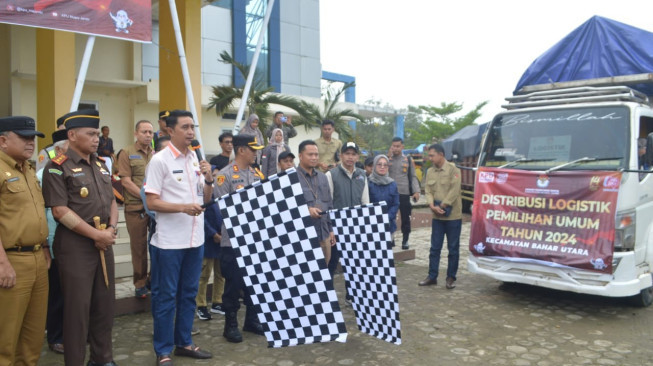 Bachyuni Lepas Truk Pengangkut Logistik Pemilu