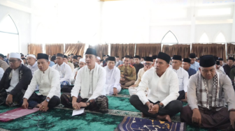 Salat Ied di Masjid Agung Al Abror, Bachyuni Paparkan Progres Pembangunan Muarojambi