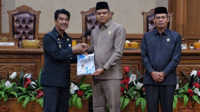 Raden Najmi Hadiri Rapat Paripurna DPRD Kabupaten Muaro Jambi