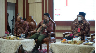 Raden Najmi  Rapat Evaluasi dan Penanganan Tindak  Korupsi Bersama Tim KPK