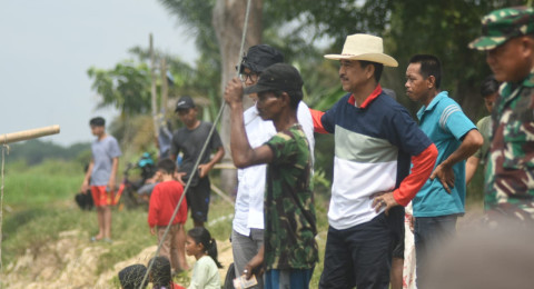 Penjabat Bupati Muaro Jambi, Raden Najmi Saksikan Berkarang Di Danau Padi