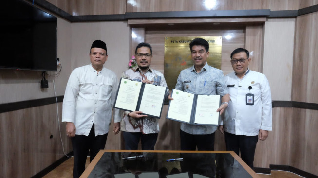 Penandatanganan Kesepakatan Bersama Pemda Muaro Jambi dengan Universitas Muhammadiyah Jambi