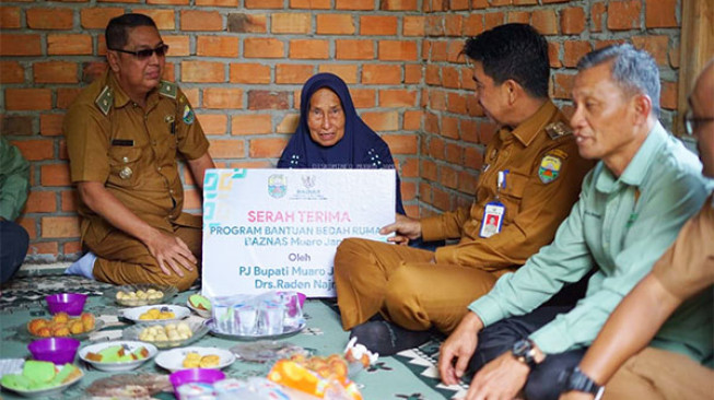 Pj Bupati Muarojambi Tinjau Program Rumah di Desa Tunas Mudo dan Sembubuk